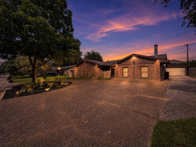 4208 Pine Shadows St — Plantation Estates 1