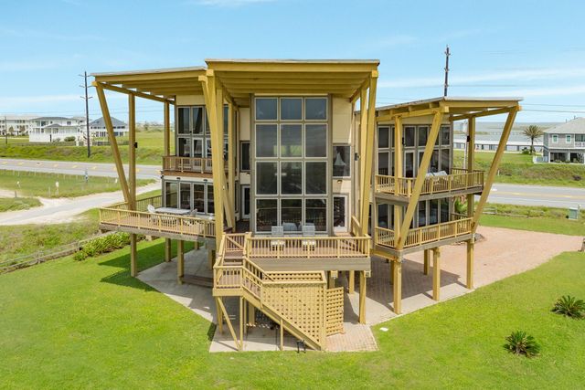 21127 W Sand Hill Dr — Sandhill Shores Add 2000