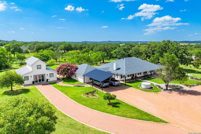 411 Emerald Loop — OUT/GILLESPIE COUNTY