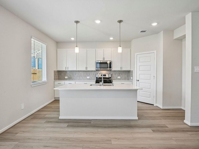 1030 Cedar Place Ln — Parkway Commons