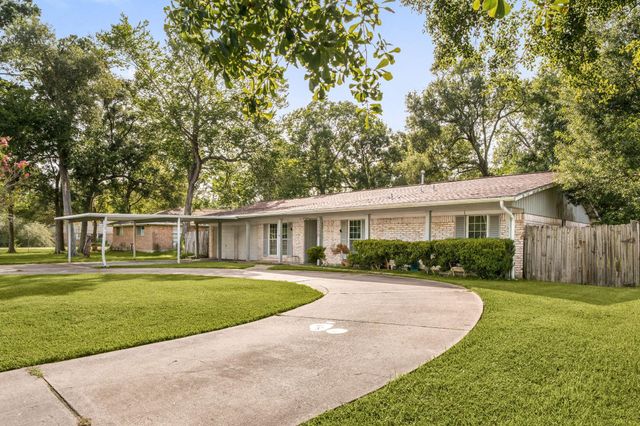 1309 Sunset Dr — Oak Hollow