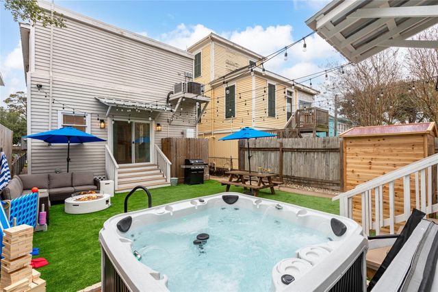1021 Sealy St — Galveston Townsite
