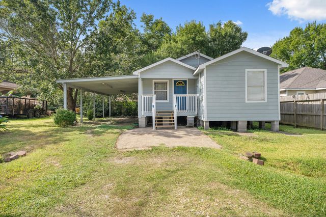 4514 E 24th E St — Nicholstone