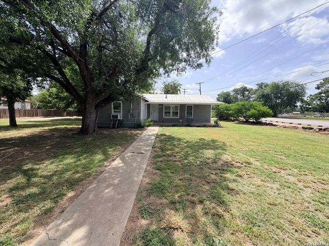 1404 N MAIN ST — Pleasanton