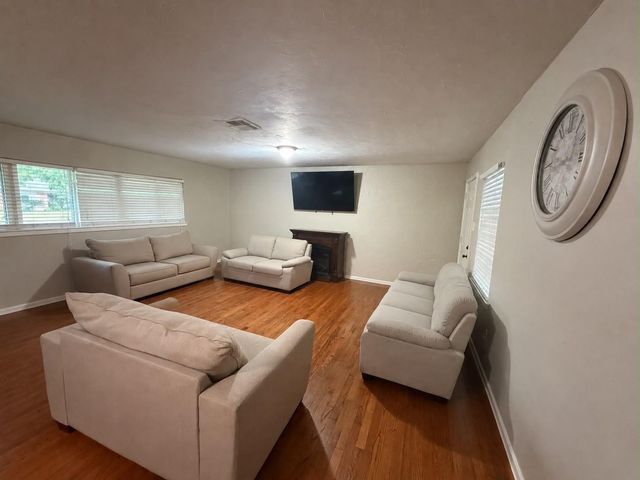 1847 Pasadena Blvd — South Pasadena Villas