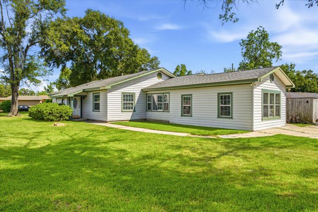 311 Burnett Dr — Lakewood Sec