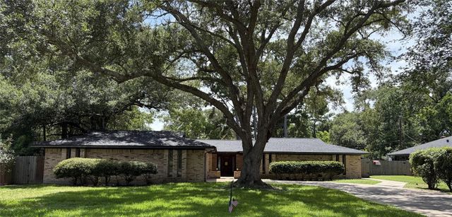410 Riverside Dr — Hillcrest Village