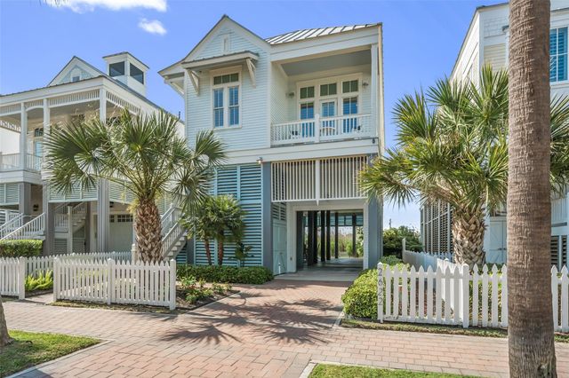 2622 E Seaside Dr — Beachtown Galveston East Villa