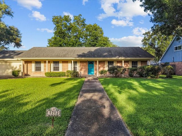1712 Tara Cir — Twelve Oaks