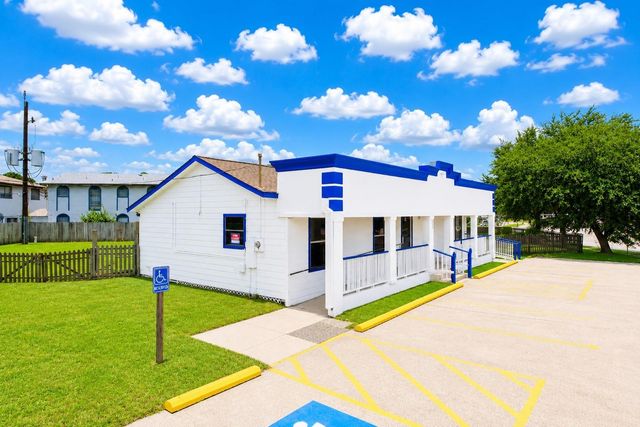 2321 Burke Rd — .