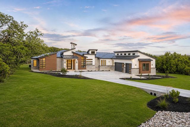 1758 Paradise — PARADISE ON THE GUADALUPE