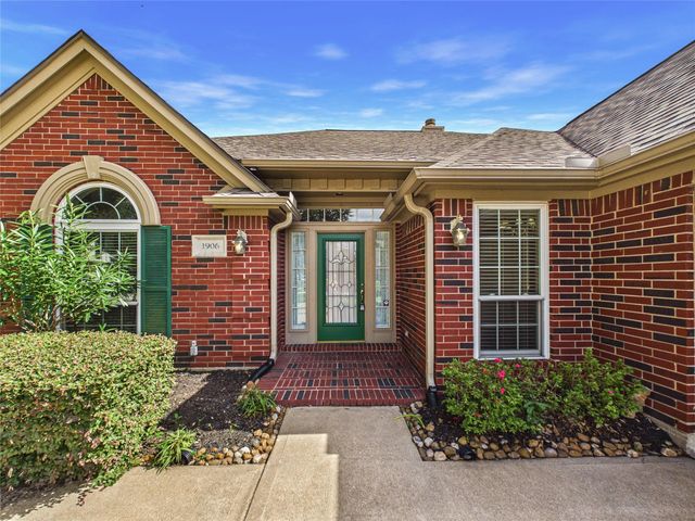 1906 Wynforest Dr — Wynfield Estates Sec 01