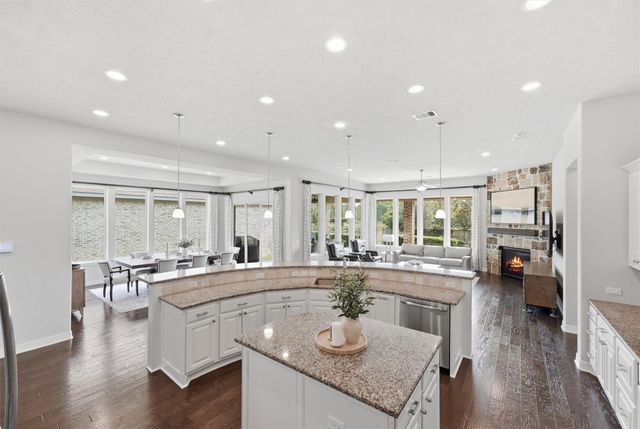 114 N Braided Branch Dr — Woodlands Creekside Park West