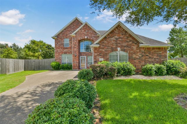 2221 Silvercreek Ct — Wincrest