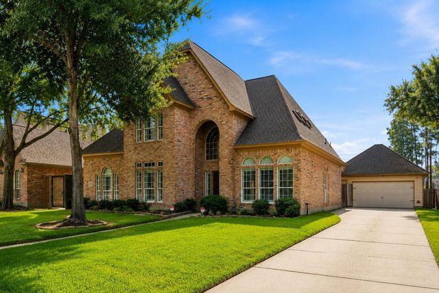 24622 Okehampton Dr — Traditions Sec 01