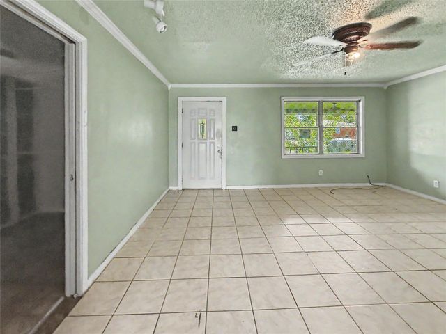 3413 Oleander Ave — Heights Annex