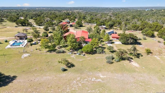 652 OVERLOOK DR — OUT/GILLESPIE COUNTY