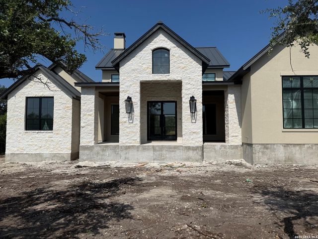121 Standing Tall — GEORGE'S RANCH