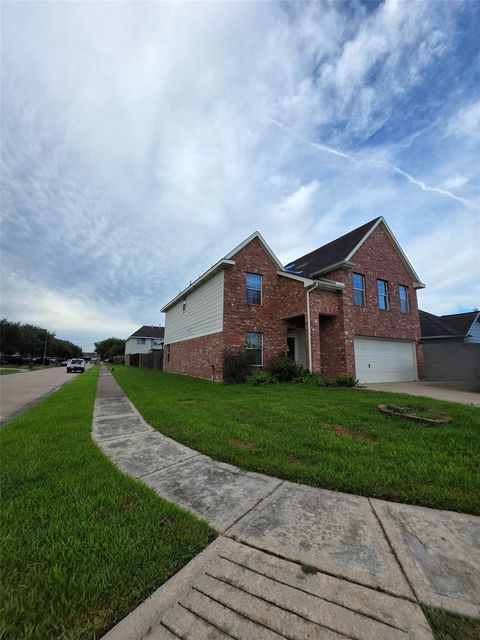 2133 Stoney Brook Dr — Wincrest