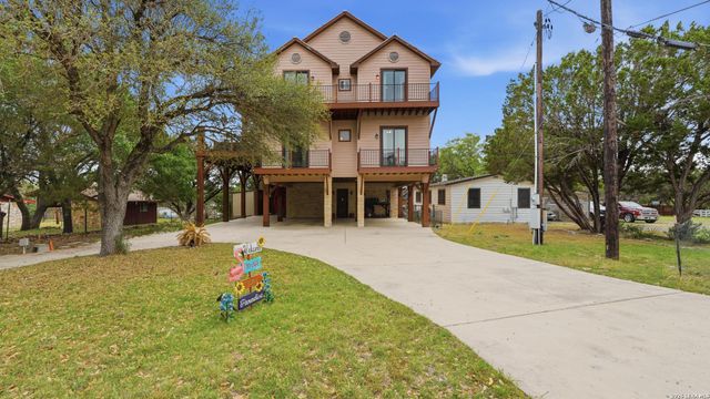 628 Country — CANYON LAKE HILLS