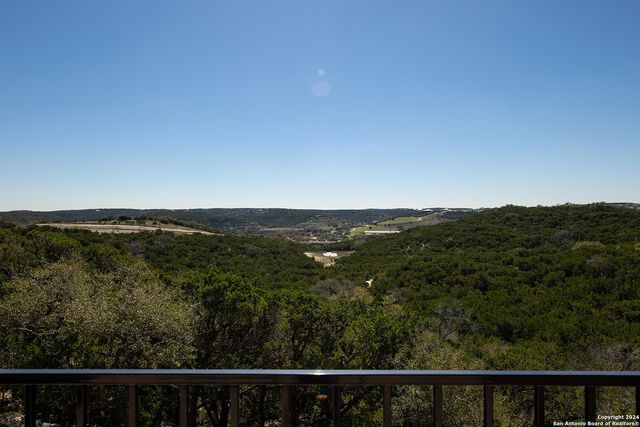27 MARIPOSA PKWY E — Miralomas