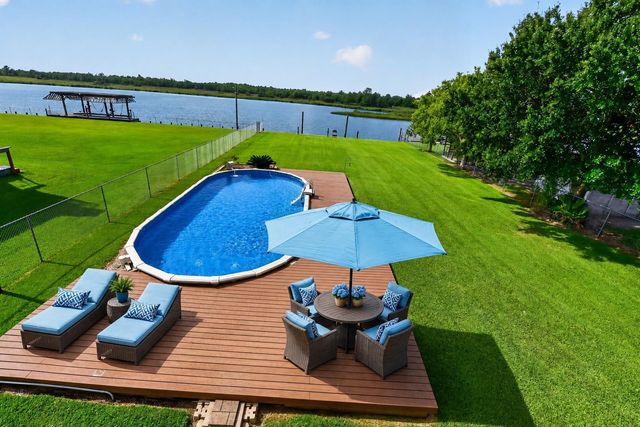 4228 Scenic Dr — Tropical Gardens