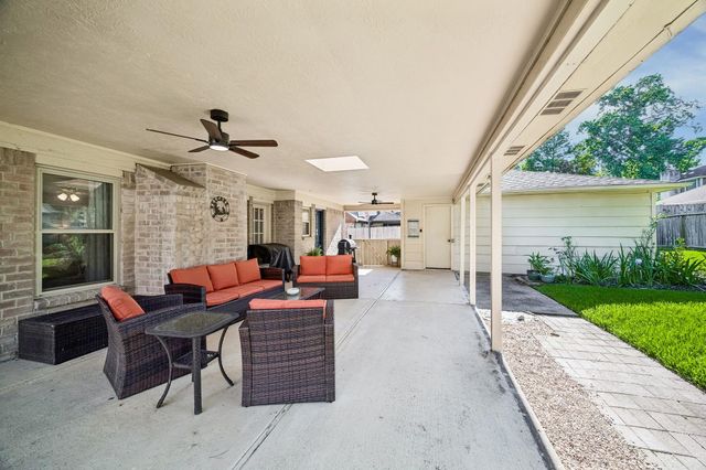 7611 Heritage Pines Dr — Pinehurst of Atascocita