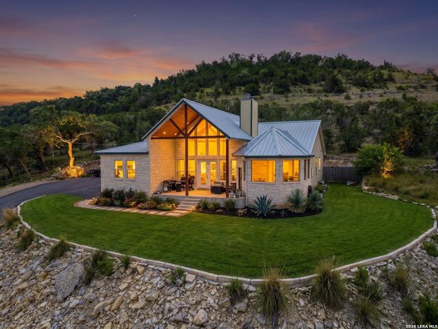 348 WHITE OAK DR — THE OAKS