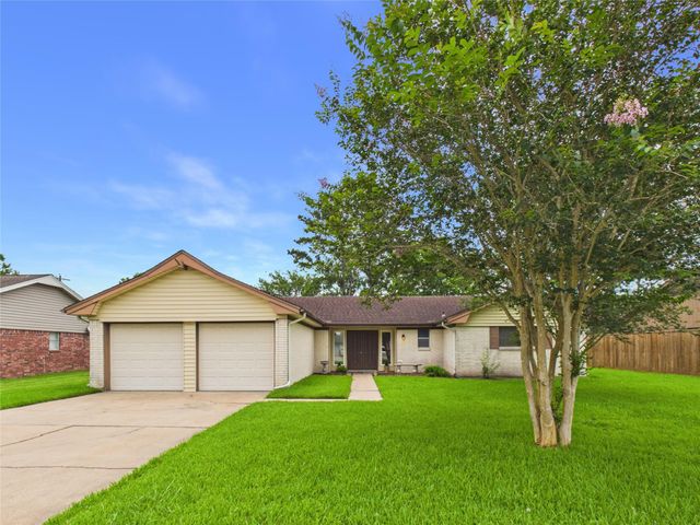 1909 Tracy Lynn Ln — Kings Row Alvin