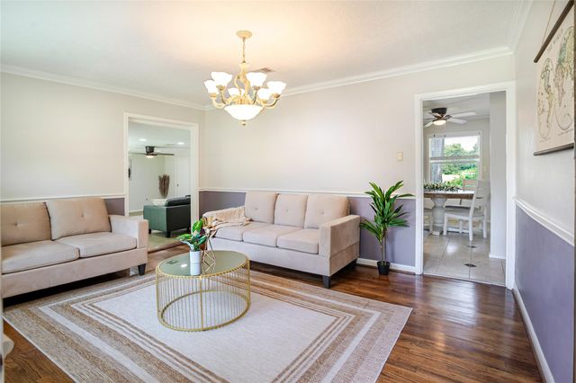 111 Fairway Dr — Hillcrest Village
