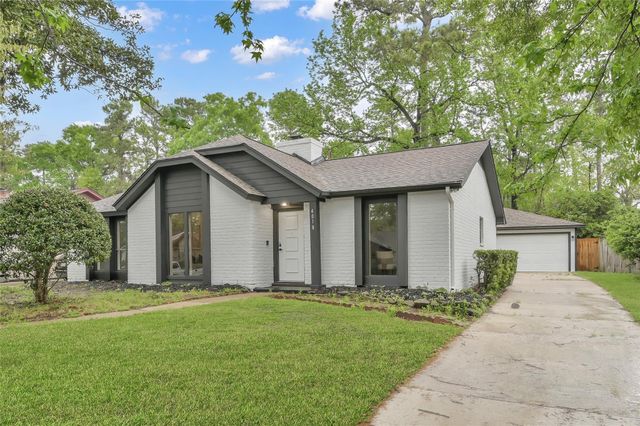4018 Cedar Forest Dr — Elm Grove Village Sec 01