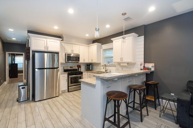 404 Spooner St — Pasadena Townsite