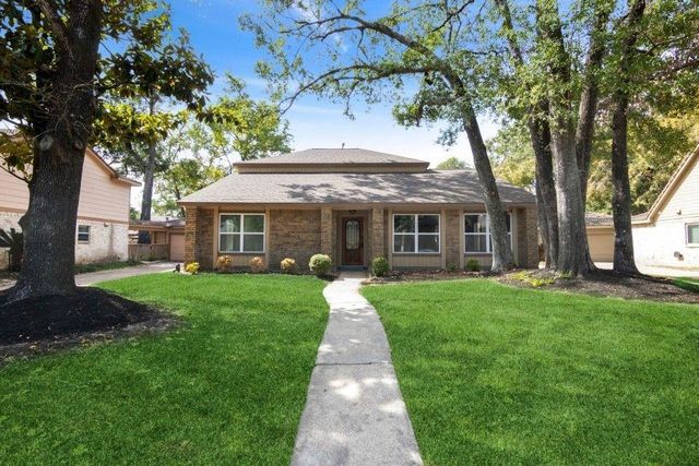 3215 Falling Brook Dr — Greentree Village