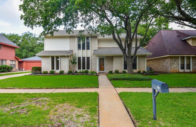 2814 River Birch Dr — Colony Bend Sec 2