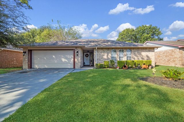 5923 Pine Needle Ln — Country Briar Sec 01
