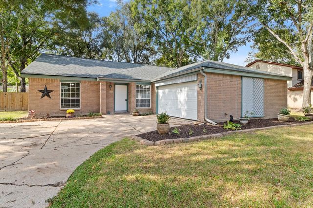 1207 Yorkshire Dr — Regency Estates 1