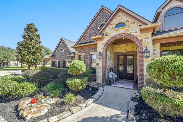 22114 E Meadowhurst Cir E — Rosehurst