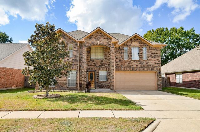 16318 Cobble Springs Ct — Village Of Oak Lake R/P
