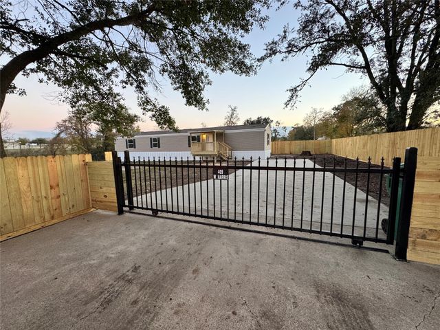 409 W Harris Ave — Town/Pasadena Sub
