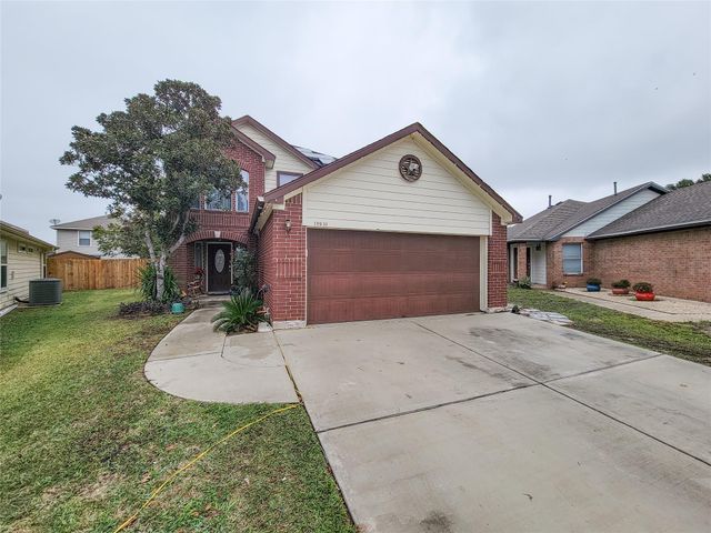 19910 Willowbrook Dr — Lancaster
