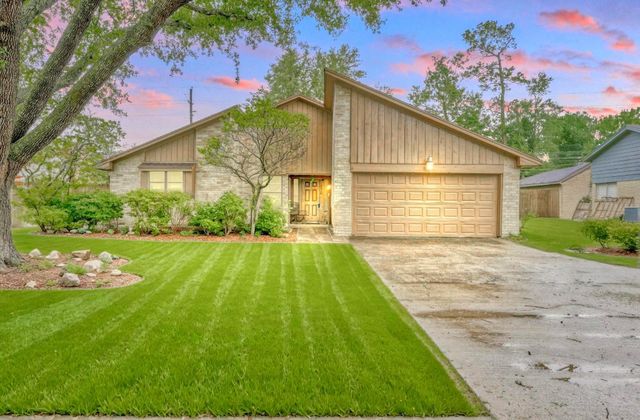 9810 Bayou Woods Dr — Pinehurst Sub