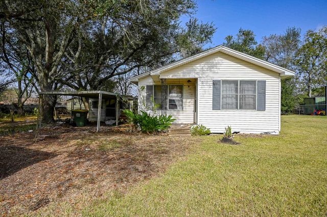 5905 Willow Dr — Cas Con Acres