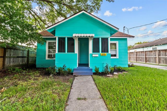 706 E Hunnicutt St — Wright J W