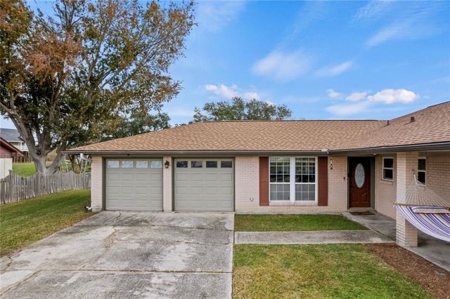 214 Yaupon Dr — Pointe Royale Sec 01