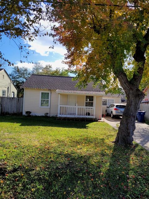 2415 4th Ave N — Logan Courts