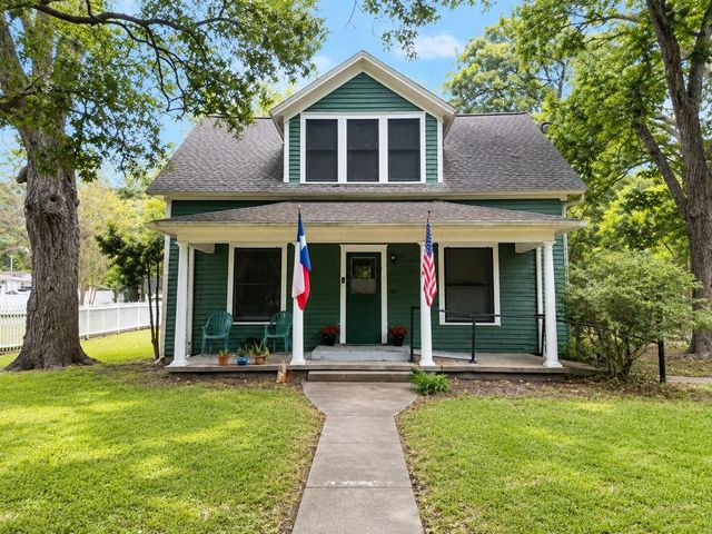 1012 W Adoue St — Easton Alvin