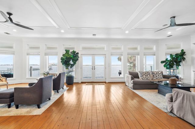 1026 Lillian Ln — Old Galveston Villas