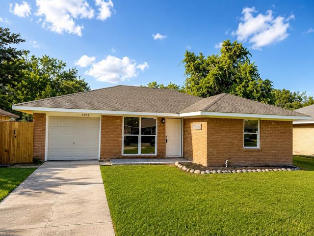 1705 E Martha Ln — Stadium Estates Sec 02