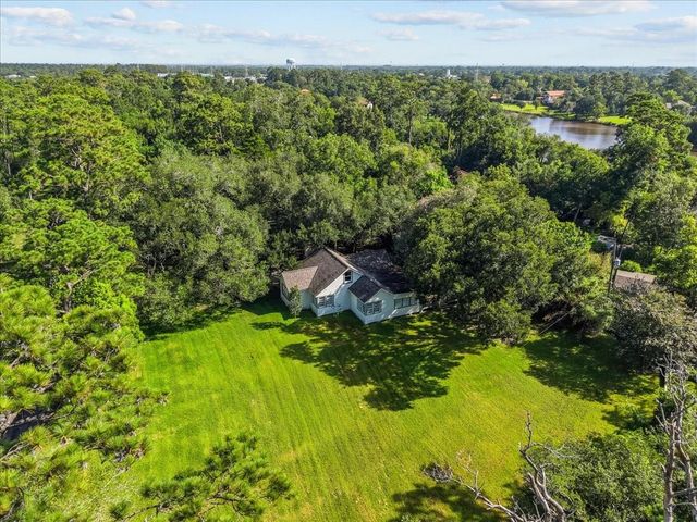 1717 Oleander Dr — Moore C H W 1/2