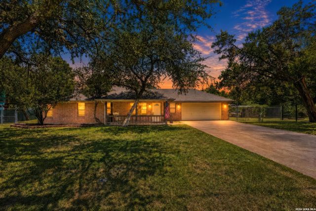 2071 CANDLELIGHT DR — CANYON LAKE HILLS